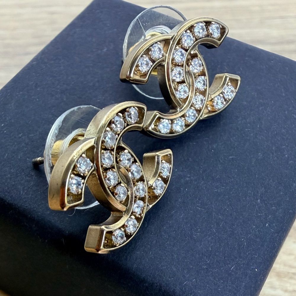 Authentic CHANEL CC Studded Earrings 2021 - Picture 11 of 13